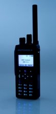 Motorola MTP3250 mit leuchtendem Display und beleuchteter Tastatur